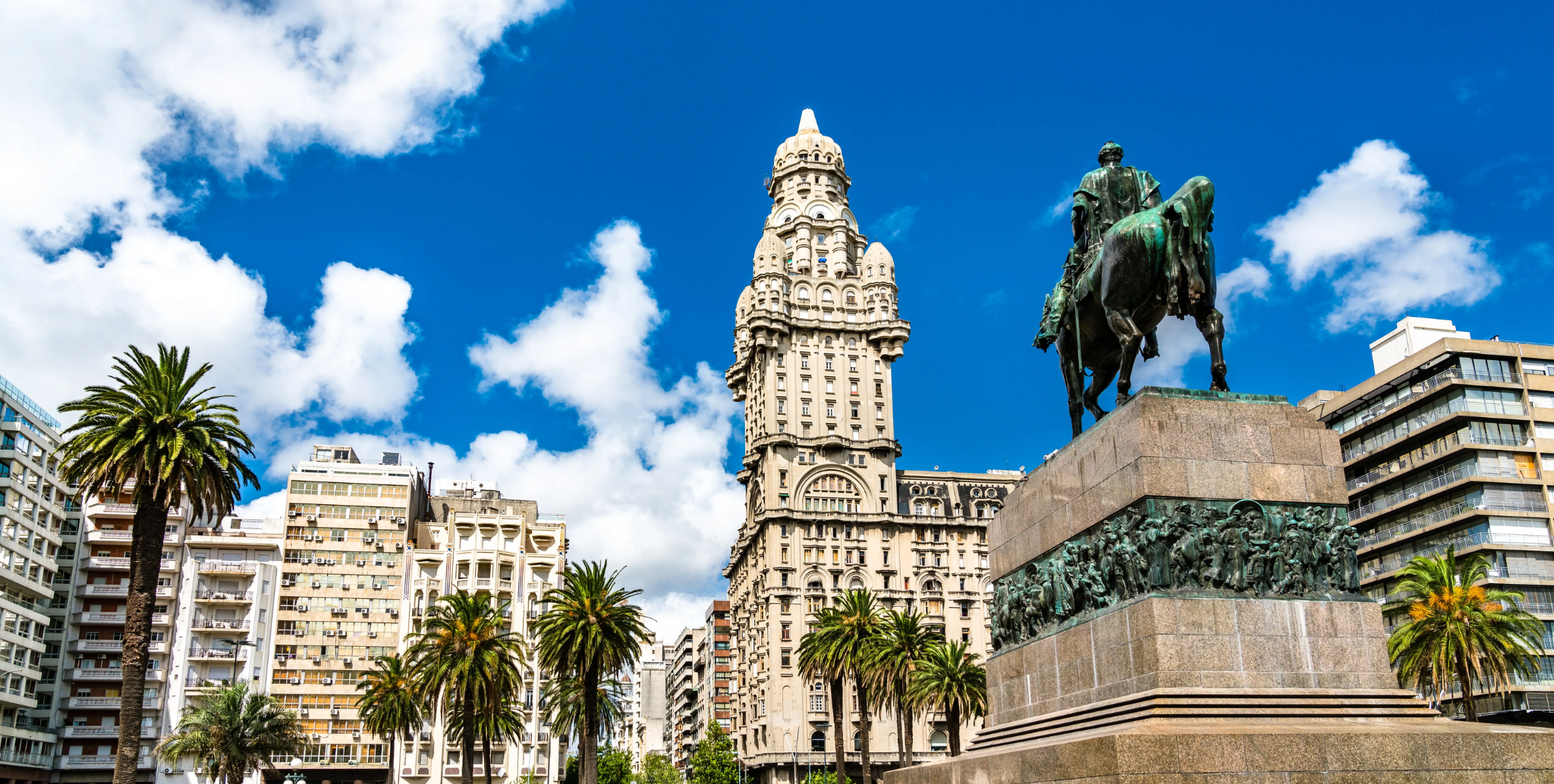 Plaza Independencia em Montevidéu Como ir do Aeroporto de Montevidéu ao centro da cidade