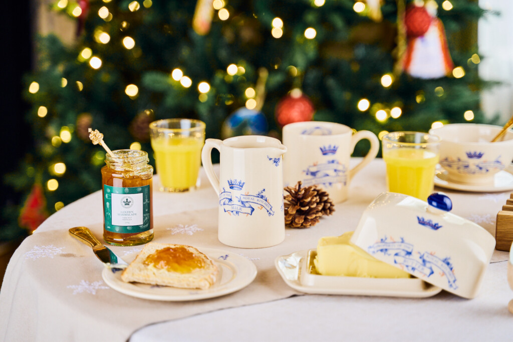 louça, árvore de Natal, árvore, Utensílios de servir, placa, pires, copo de café, bebida, caneca, vela, alimento, porcelana, interno, xícara, café-da-manhã, natal, mesa, café