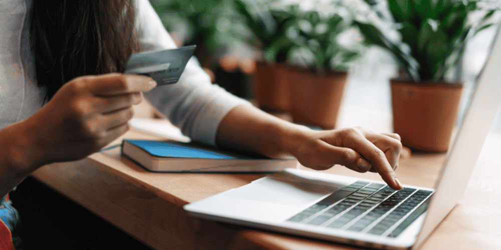 pessoa, computador, laptop, interno, roupas, mesa, Digitação, suprimentos de escritório, uso, mulher