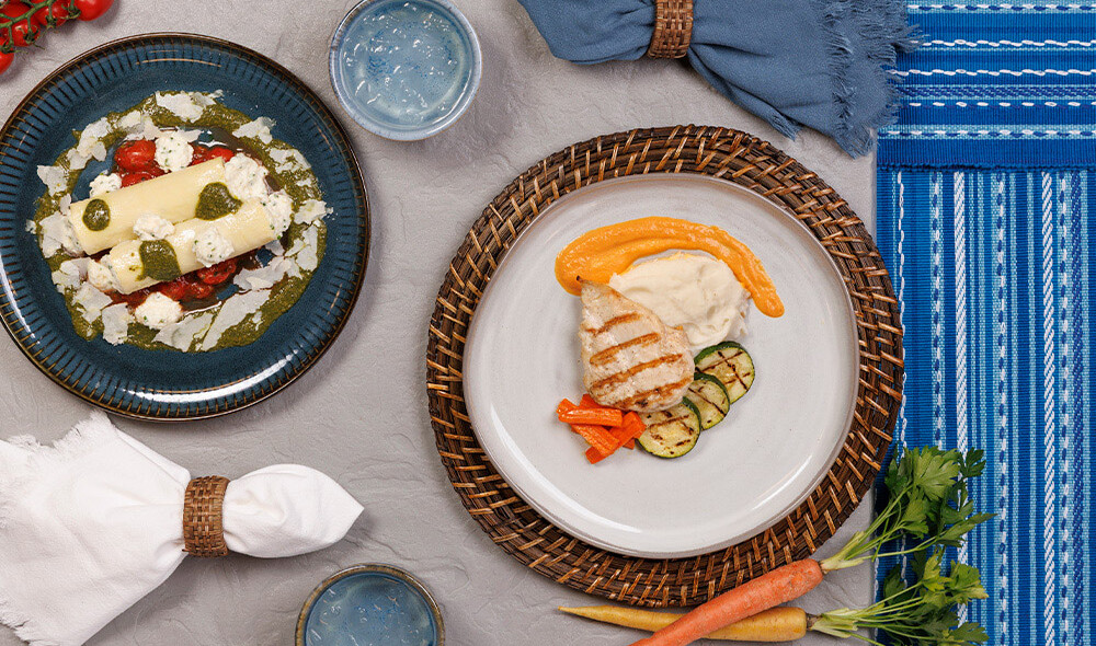 Prato, alimento, placa, refeição, vegetal, Arte culinária, guarnição, mesa, Bandeja de servir, louça, interno, azul