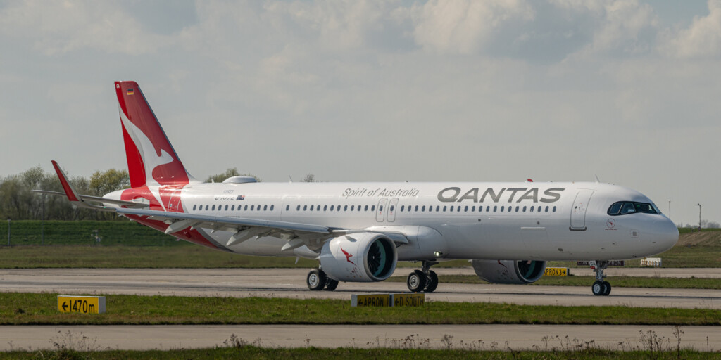 outdoor, plaina, aeronave, transporte, avião, avião de passageiros, Viagem aérea, céu, Linha aérea, airbus, veículo, Motor de aeronave, Motor de jato, grama, passarela, nuvem, Flap, Jato bimotor, Aeronave de corpo estreito, Jato, aeroporto, Serviço, Engenharia aeroespacial, aviação, jato, Família Airbus a320, decolagem, Boeing 737, Boeing 737 próxima geração, asa, Airbus a380, Boeing 747-400, estrada, grande