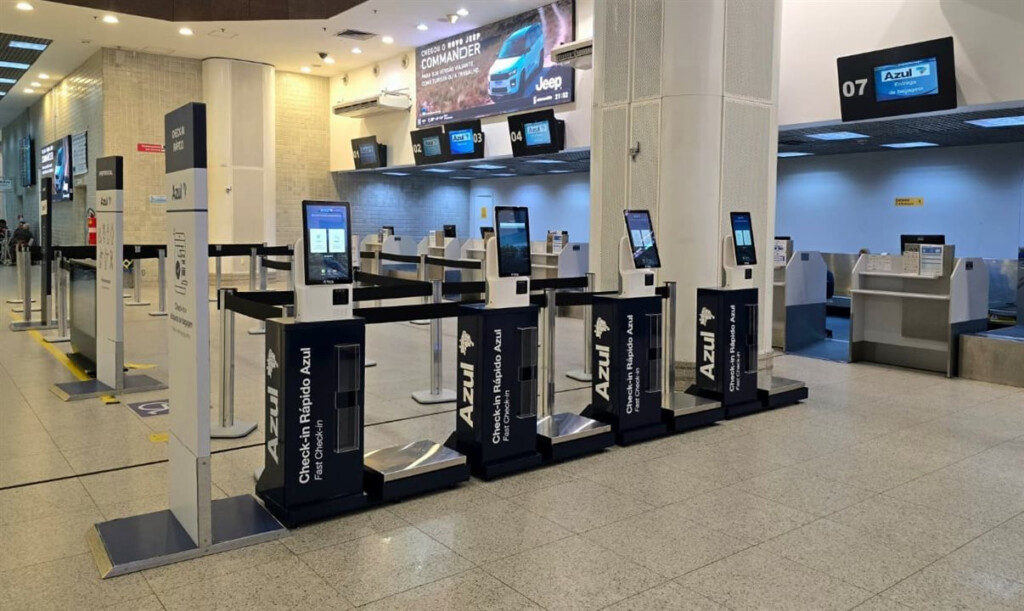 Totens de autoatendimento da Azul no Aeroporto Santos Dumont (SDU)