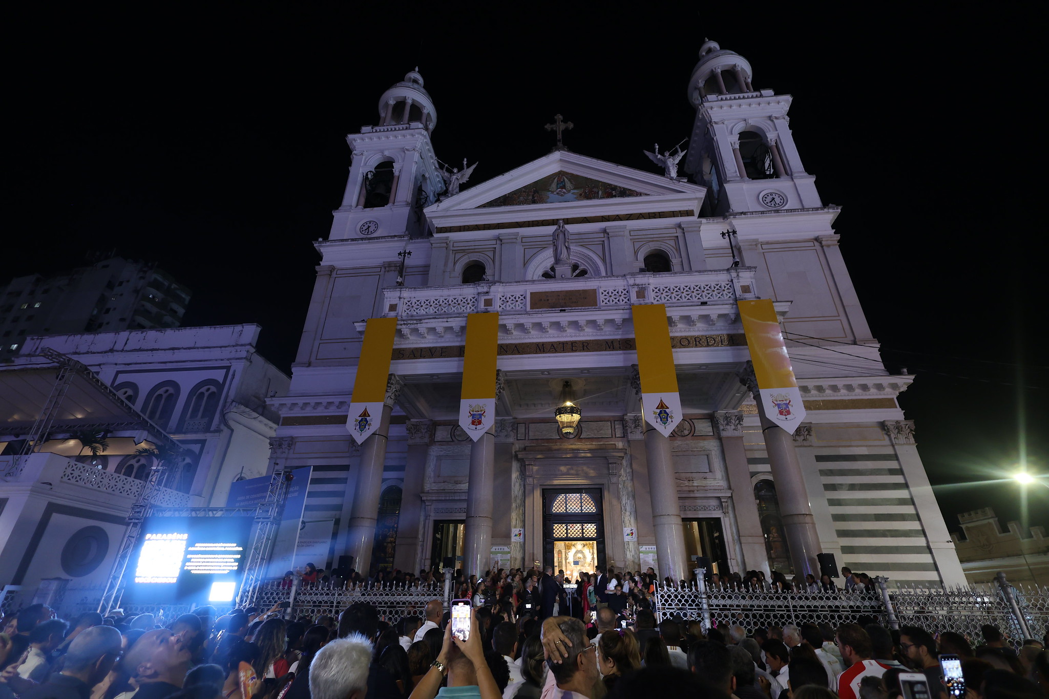 outdoor, céu, ponto de referência, construção, pessoas, cidade, pessoa, noite, rua, grande, luz, multidão