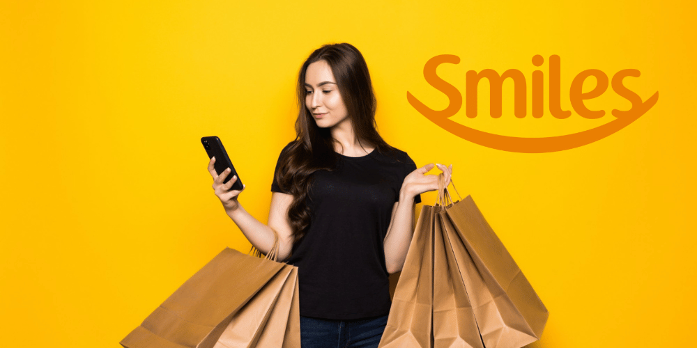 roupas, Rosto humano, pessoa, bolsa de mão, parede, sorriso, acessório, bolsa, segurar, mulher, amarelo, moda