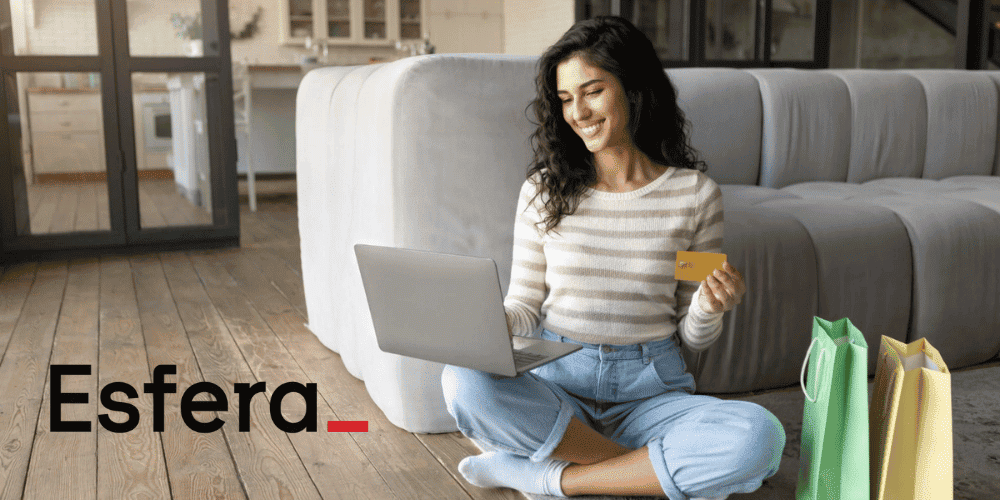 roupas, pessoa, Rosto humano, jeans, sofá, móveis, sorriso, conforto, Sofá-cama, Sofá de studio, mulher, sentar-se, interno, piso, térreo, menina