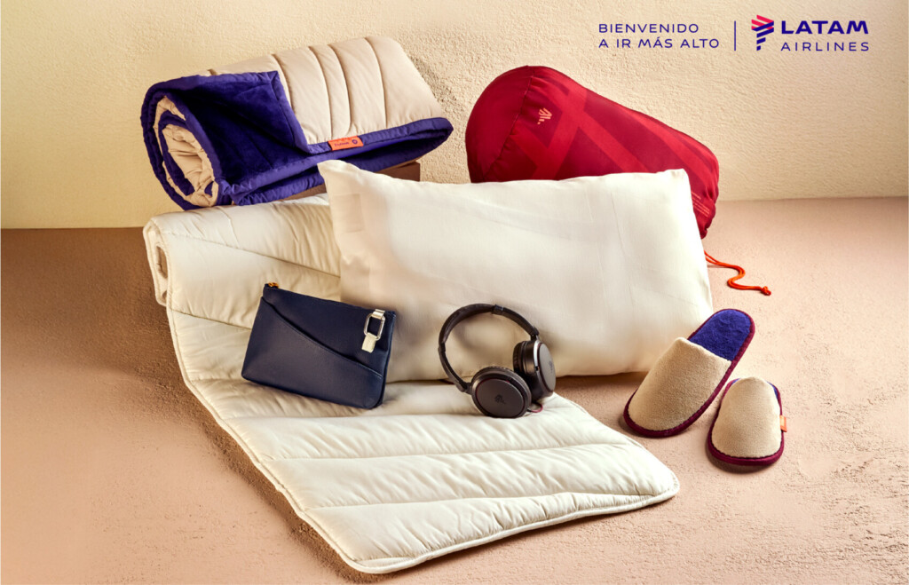 interno, Bagagem e malas, parede, bolsa de mão, móveis, Acessório de moda, Almofada, almofada, piso, acessório, bolsa, térreo, travesseiro