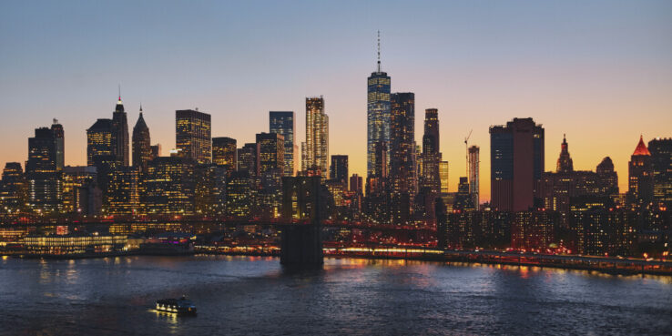 Paisagem urbana de Nova York Compartilhando Emissões: Guarulhos para Nova York voando com a American Airlines