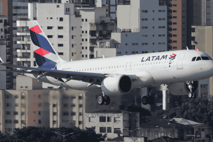 avião latam LATAM anuncia três novas rotas no Brasil