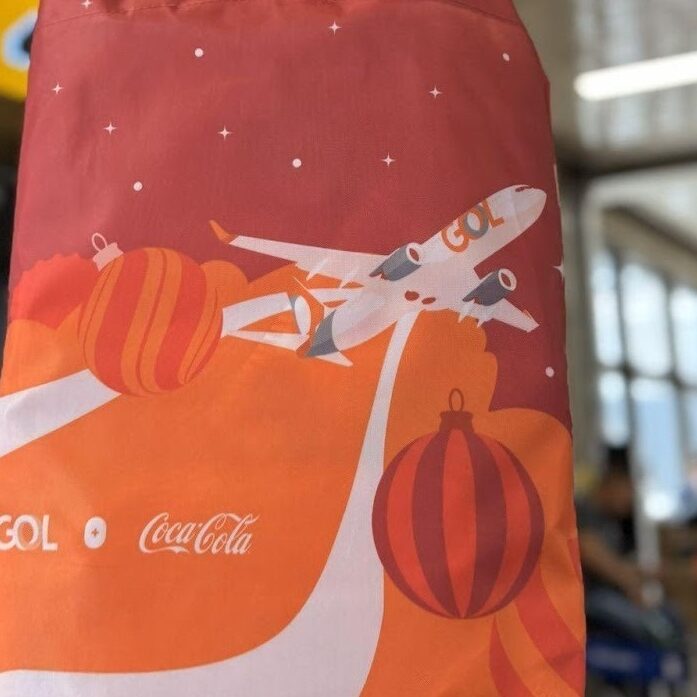 GOL e Coca-Cola dão brindes e oferecem menu temático em voos rumo a Natal