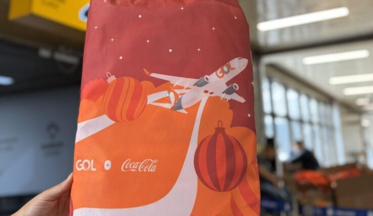 GOL e Coca-Cola dão brindes e oferecem menu temático em voos rumo a Natal