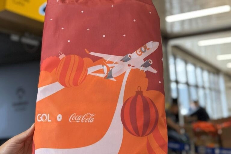 GolCoca GOL e Coca-Cola dão brindes e oferecem menu temático em voos rumo a Natal