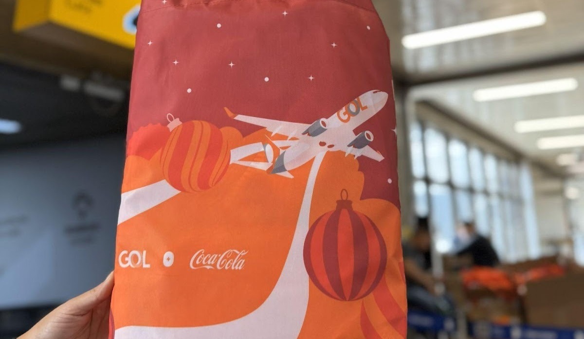 GOL e Coca-Cola dão brindes e oferecem menu temático em voos rumo a Natal