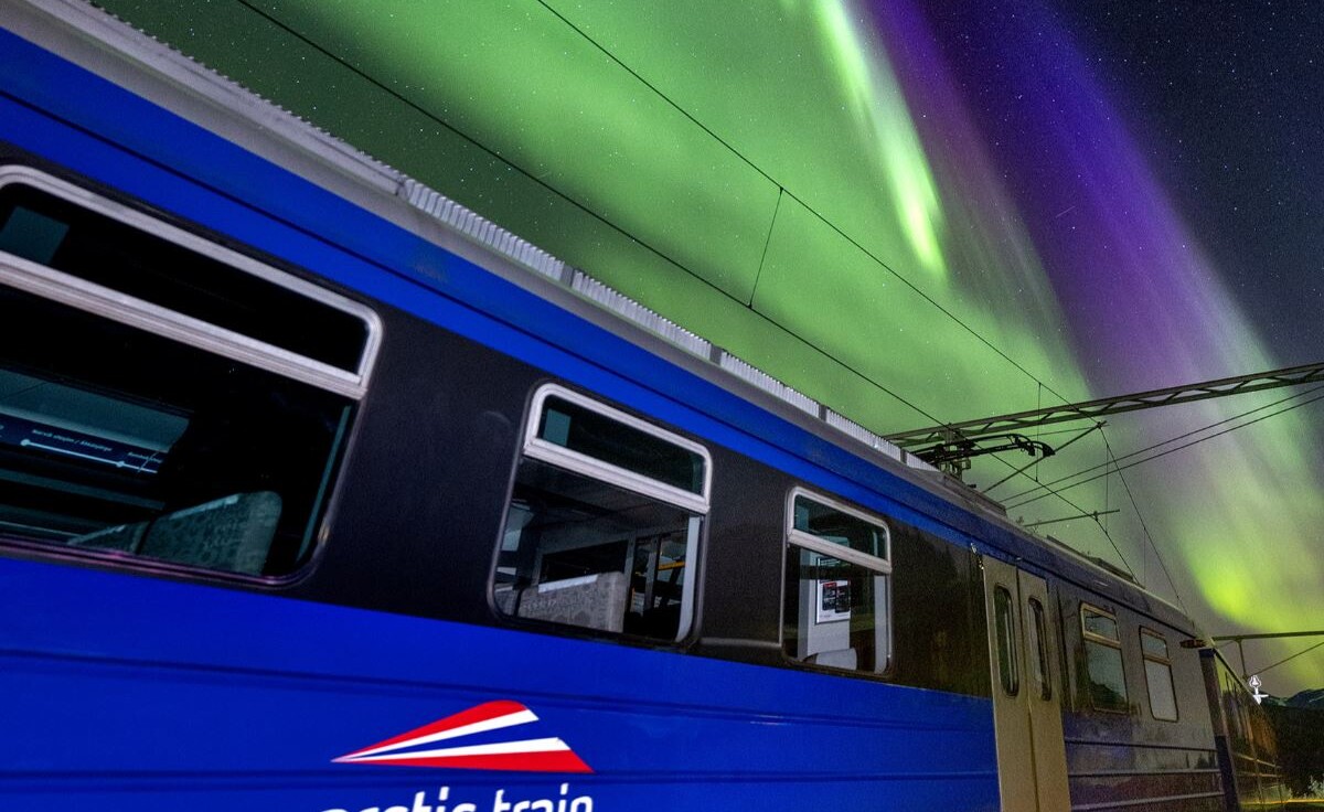Visit Norway Trem panorâmico para Aurora Boreal na Noruega é real? Descubra o que é verdade e o que é fake