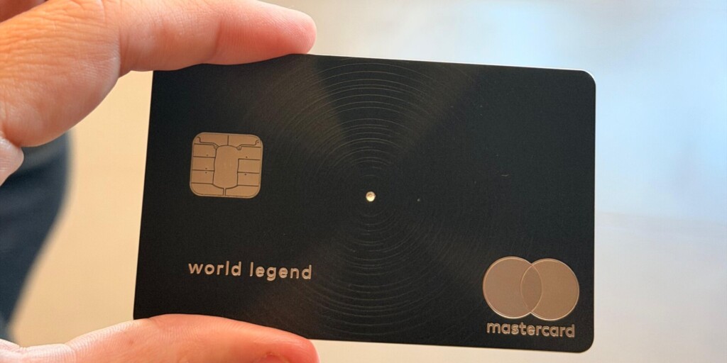 texto, pessoa, móveis, mesa, interno, piso, mão, smartphone