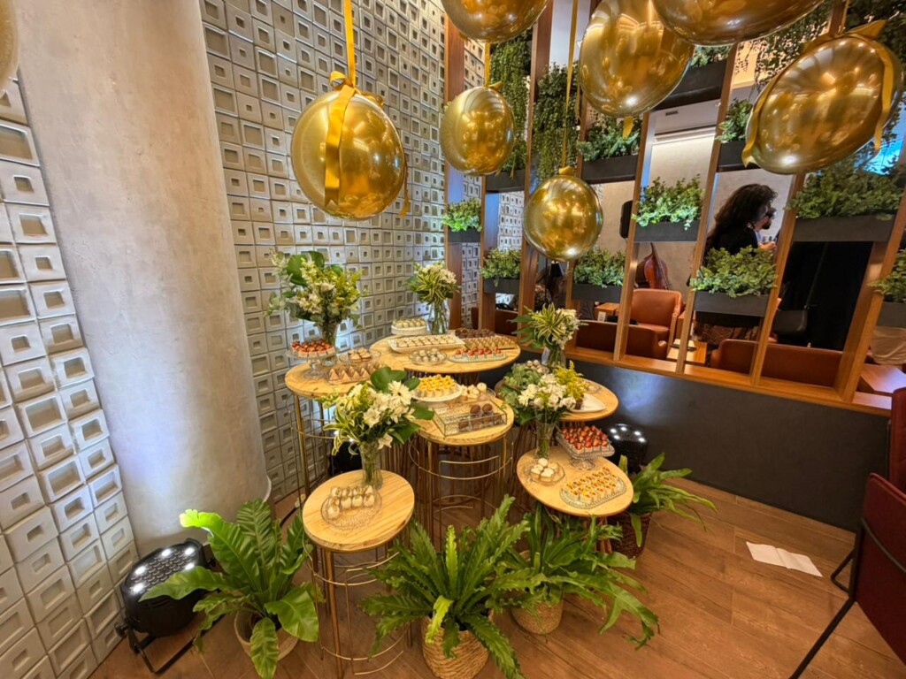 interno, móveis, vaso, design de interiores, planta doméstica, parede, Mesa da sala de jantar e cozinha, Design floral, vaso de flores, mesa de café, cadeira, piso, mesa, planta, decoração, flor