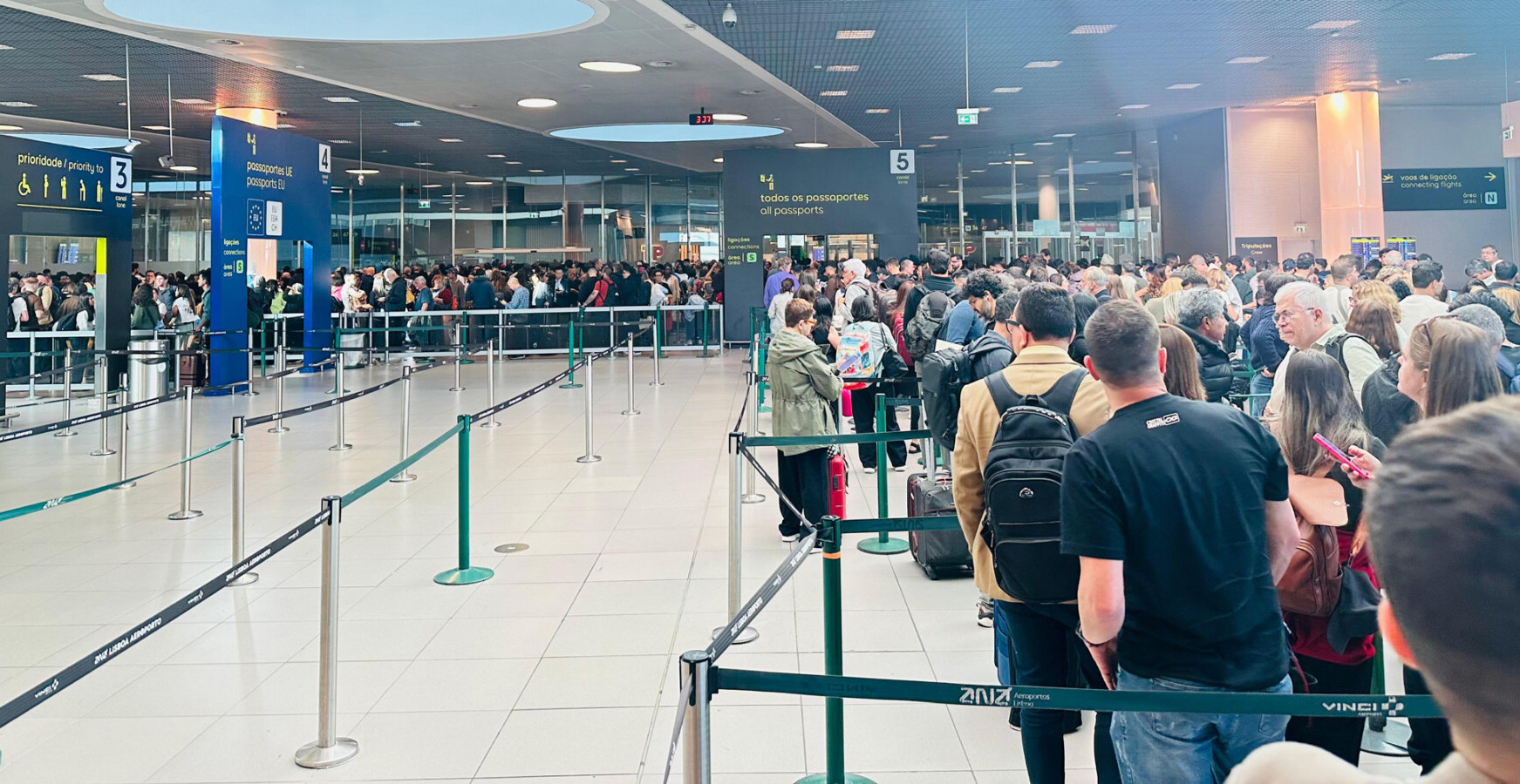 fila-lisboa aeroporto de lisboa pior da europa fila imigração