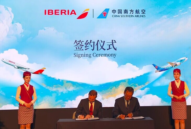 roupas, céu, texto, nuvem, pessoa, mulher