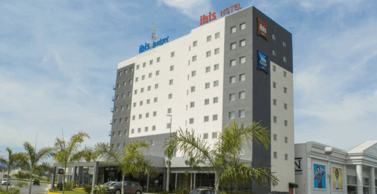 outdoor, céu, nuvem, árvore, Construção de uso misto, estrada, Prédio comercial, carro, Veículo terrestre, hotel, construção, Propriedade imóvel, rua, Condomínio, veículo, Área metropolitana, centro da cidade, Torre de apartamentos, grande, cidade, arquitetura