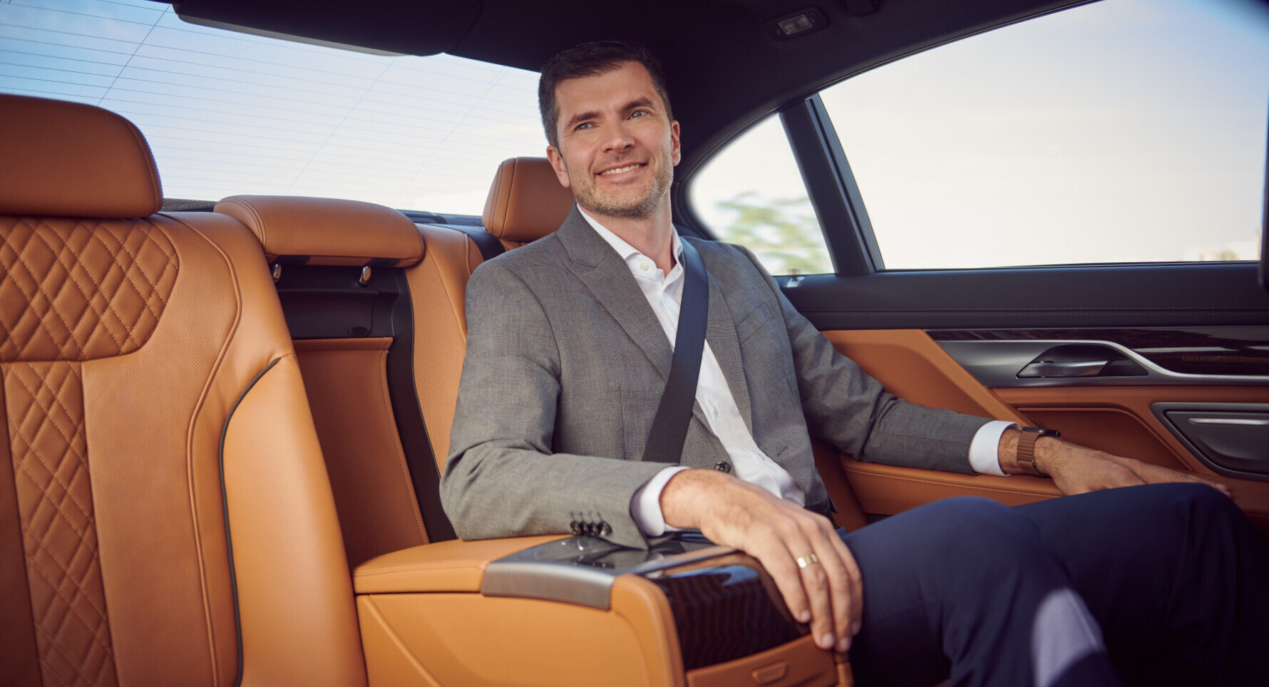 emirates chofer motorista japão