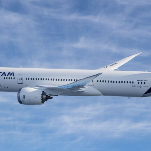 Passagens internacionais de ida e volta a partir de R$ 1.384 na LATAM