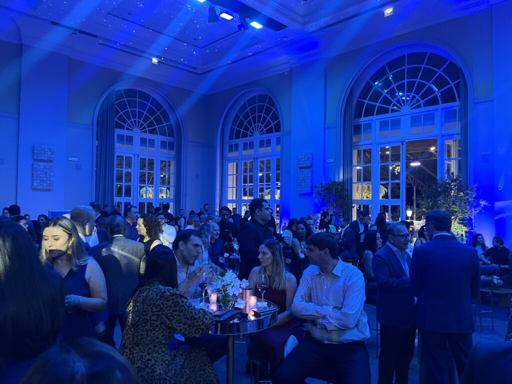 roupas, homem, pessoas, pessoa, mulher, interno, teto, grupo, cômodo, festa