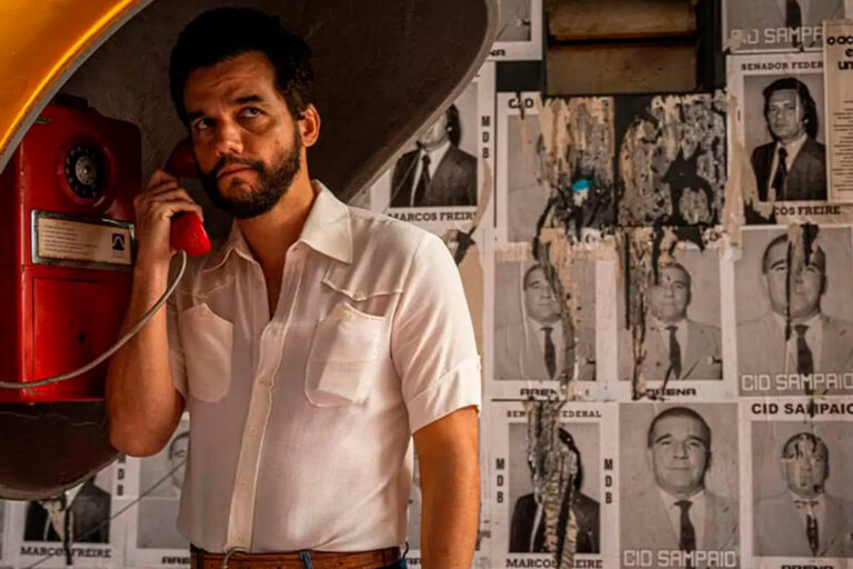 Rosto humano, roupas, pessoa, homem, Barba humana, em pé, interno, telefone, rua