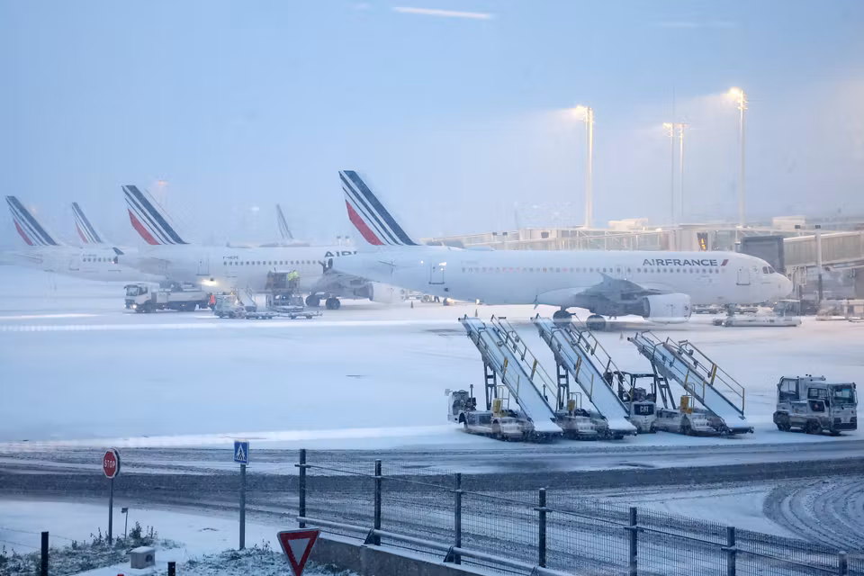 paris neve voos cancelados