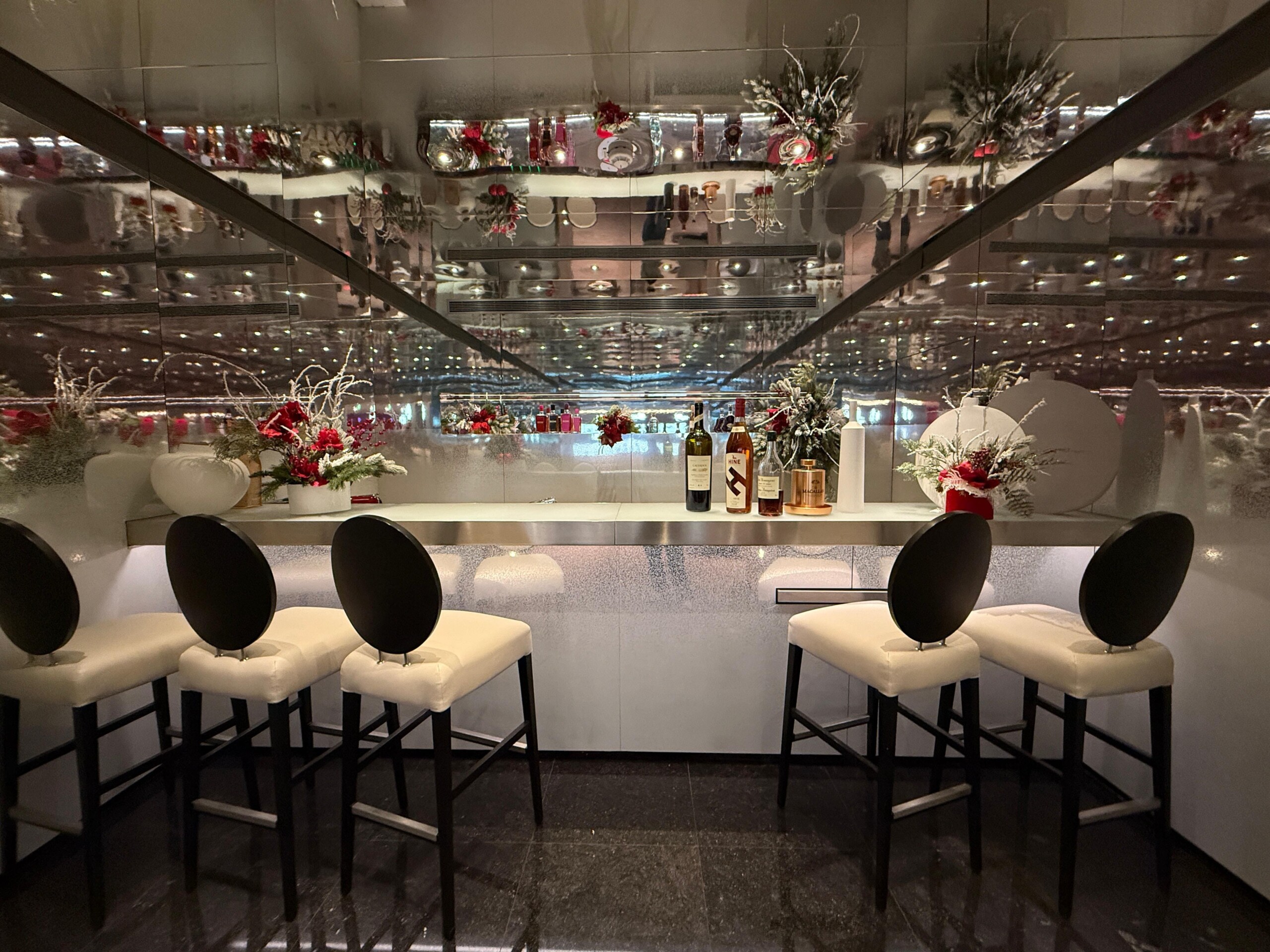 m&oacute;veis, interno, mesa, design de interiores, teto, vaso, Lumin&aacute;ria de teto, Ilumina&ccedil;&atilde;o de pista, parede, arte, c&ocirc;modo, piso, cadeira