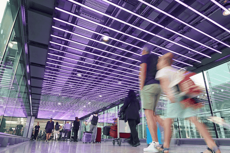 Aeroporto de Heathrow acaba com limite de 100 ml para líquidos na bagagem de mão