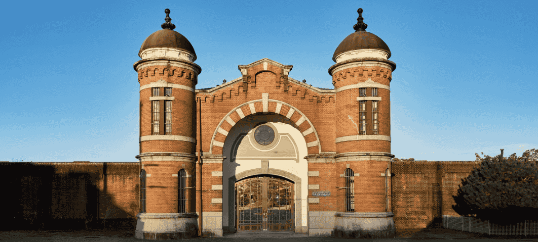 Japão transforma prisão em hotel de luxo com diárias a partir de R$ 5 mil