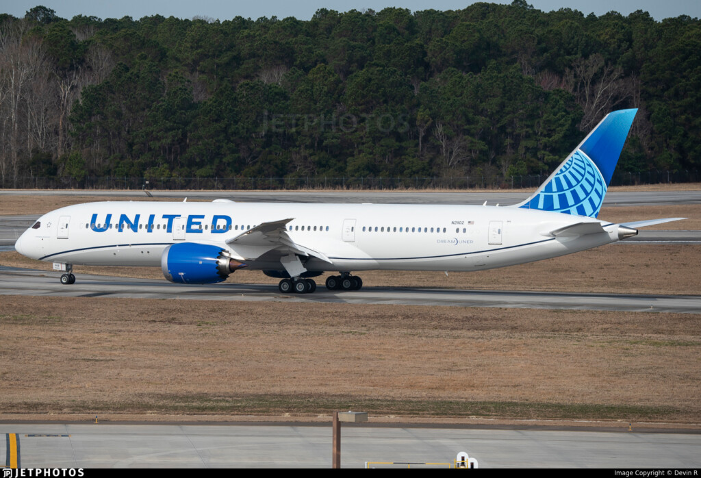 outdoor, transporte, aeronave, avião, plaina, Viagem aérea, avião de passageiros, Linha aérea, veículo, Motor de jato, Motor de aeronave, Flap, Aeronave de corpo estreito, Jato bimotor, passarela, Serviço, Engenharia aeroespacial, aeroporto, Jato, Boeing 737, jato, aviação, Boeing 737 próxima geração, asa, decolagem, céu, Família Airbus a320, térreo, grande, azul, airbus