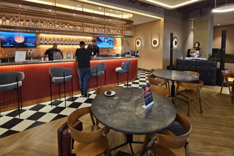 Ambaar Club Congonhas recebe prêmio de Sala VIP do ano