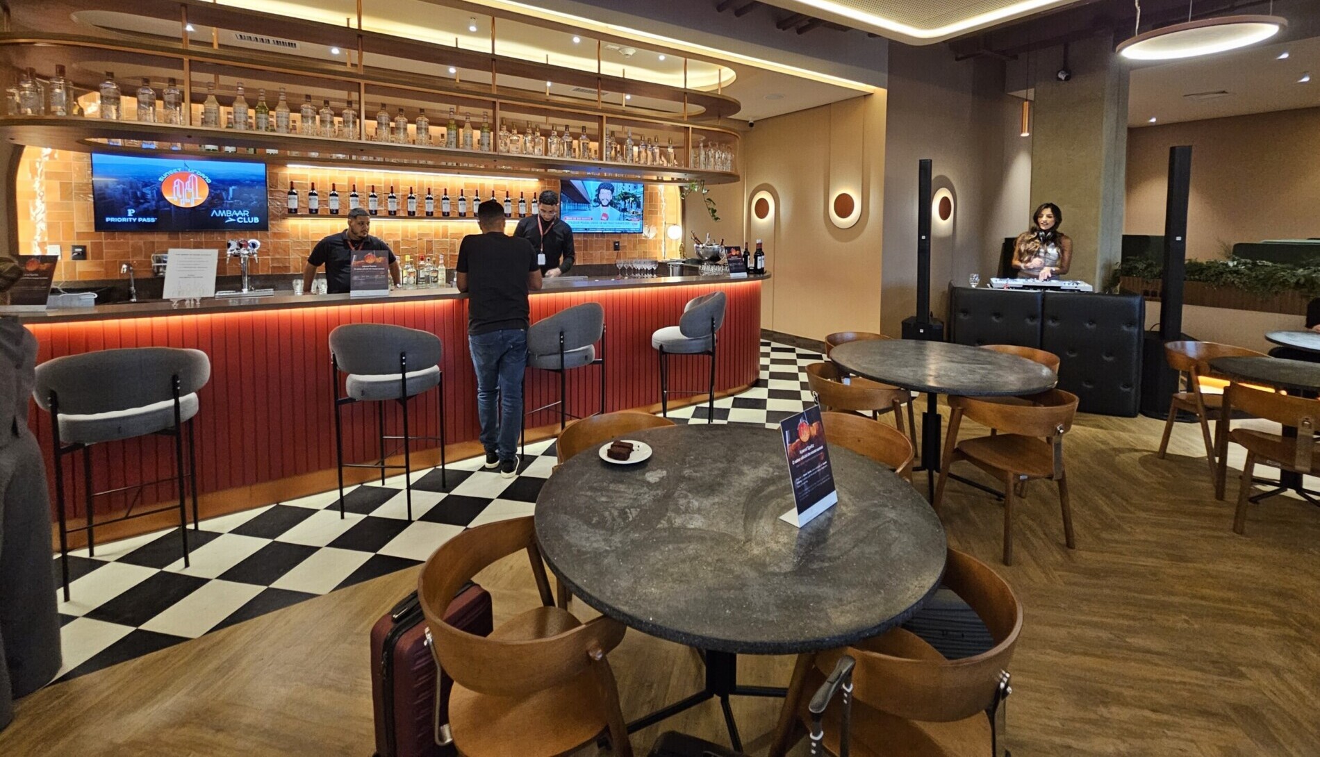 Ambaar Club Congonhas recebe prêmio de Sala VIP do ano