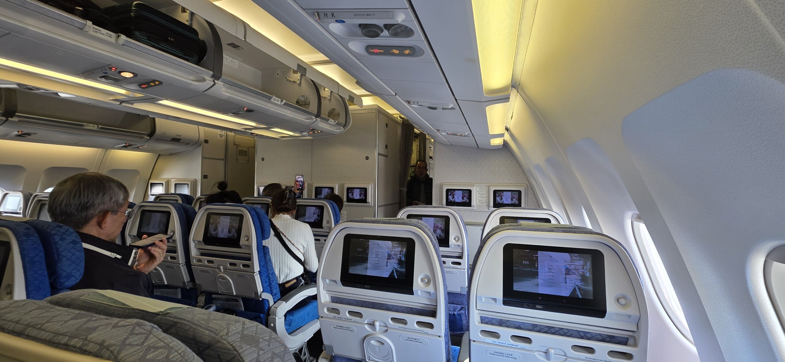 Compartilhando Emissões: Hong Kong para Bangkok voando com a Cathay Pacific