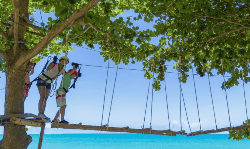 Arcobaleno Resort & Convention estreia trilha de arvorismo à beira-mar