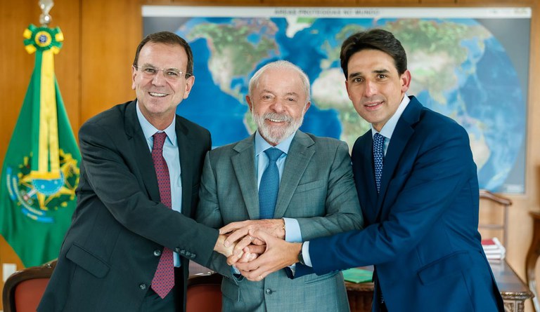 pessoa, terno, roupas, Rosto humano, sorriso, gravata, Roupa formal, Executivo, homem, Blazer, Oficial, Trabalhador de escrit&oacute;rio, interno, Ger&ecirc;ncia, neg&oacute;cios, Camisa social, Emprego, parede, em p&eacute;