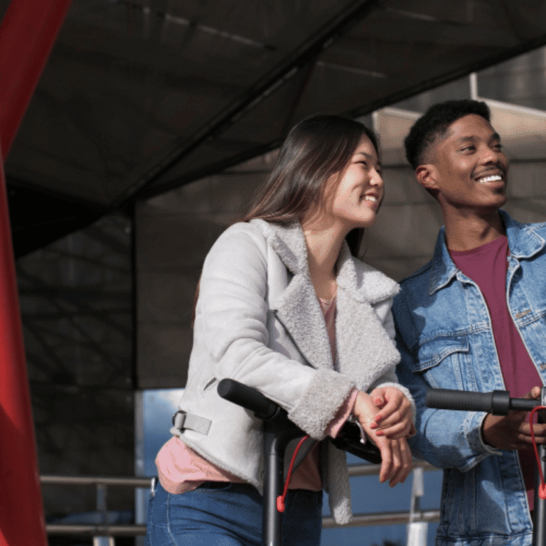 roupas, pessoa, Rosto humano, jeans, construção, sorriso, homem, outdoor, mulher, segurar, em pé