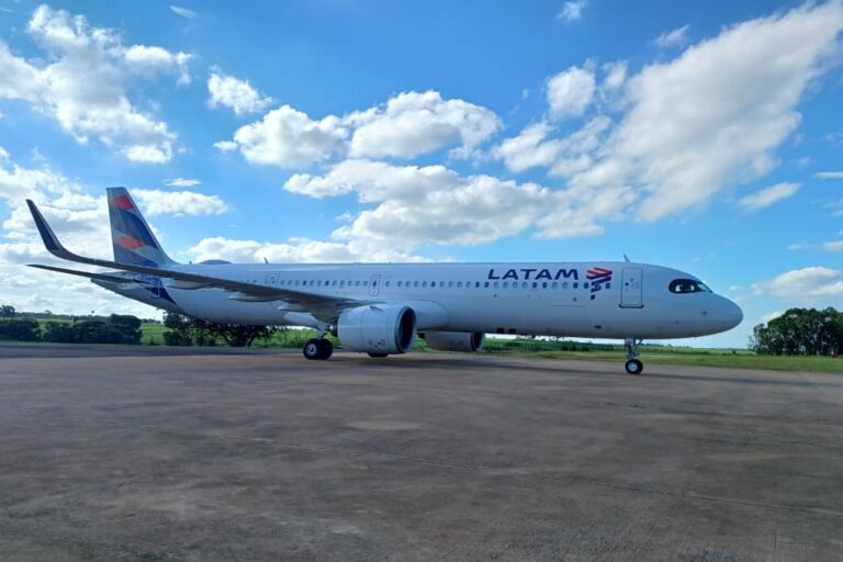 LATAM recebe primeiro avião de fábrica de 2026 e amplia frota no Brasil para 172 aeronaves