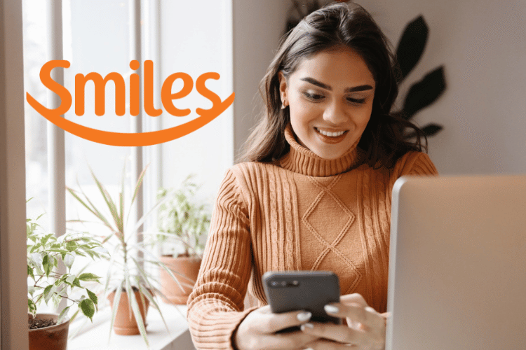 pessoa, Rosto humano, interno, parede, computador, sorriso, laptop, roupas, mulher, menina