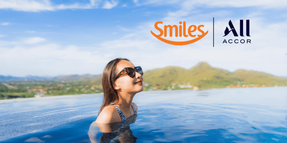 Smiles e ALL nuvem, outdoor, céu, Rosto humano, óculos de proteção, roupas, água, pessoa, lago, sorriso, menina, nadar, férias, mulher, montanha, óculos de sol