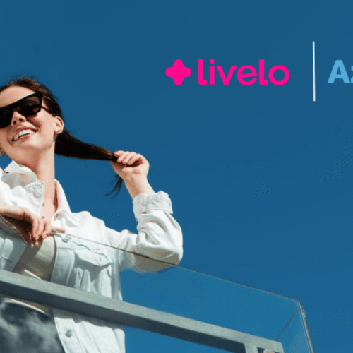 roupas, céu, óculos de sol, Rosto humano, pessoa, microfone, óculos de proteção, outdoor, mulher