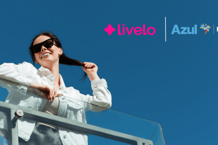 roupas, céu, óculos de sol, Rosto humano, pessoa, microfone, óculos de proteção, outdoor, mulher