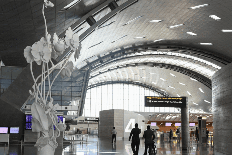 Medida emergencial: Emirados Árabes cobrirão despesas de quem teve viagem impactada