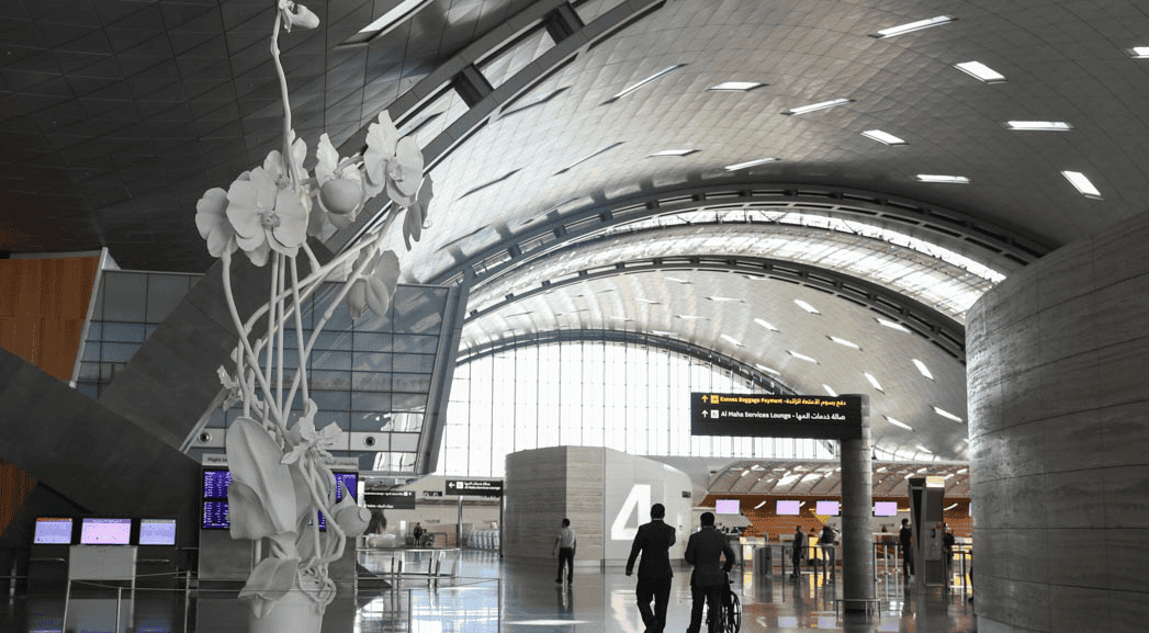 imagem aeroporto Hamad Doha Medida emergencial: Emirados Árabes cobrirão despesas de quem teve viagem impactada
