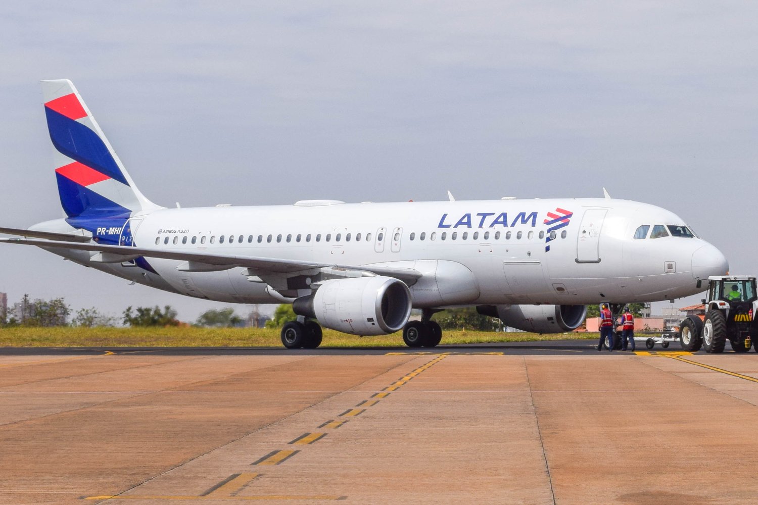 imagem avião latam LATAM ampliará oferta de voos no Brasil no 1º semestre