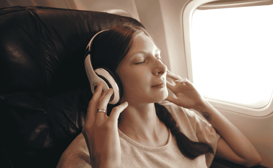 Novas regras: United Airlines poderá remover passageiros que não usarem fones