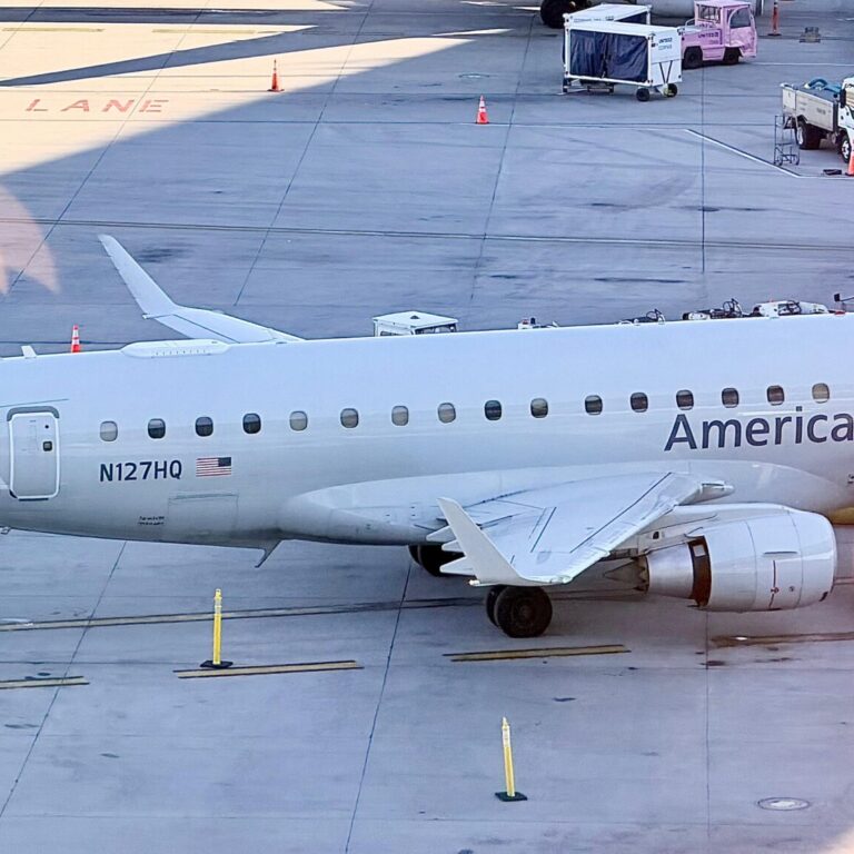 american airlines embraer 175