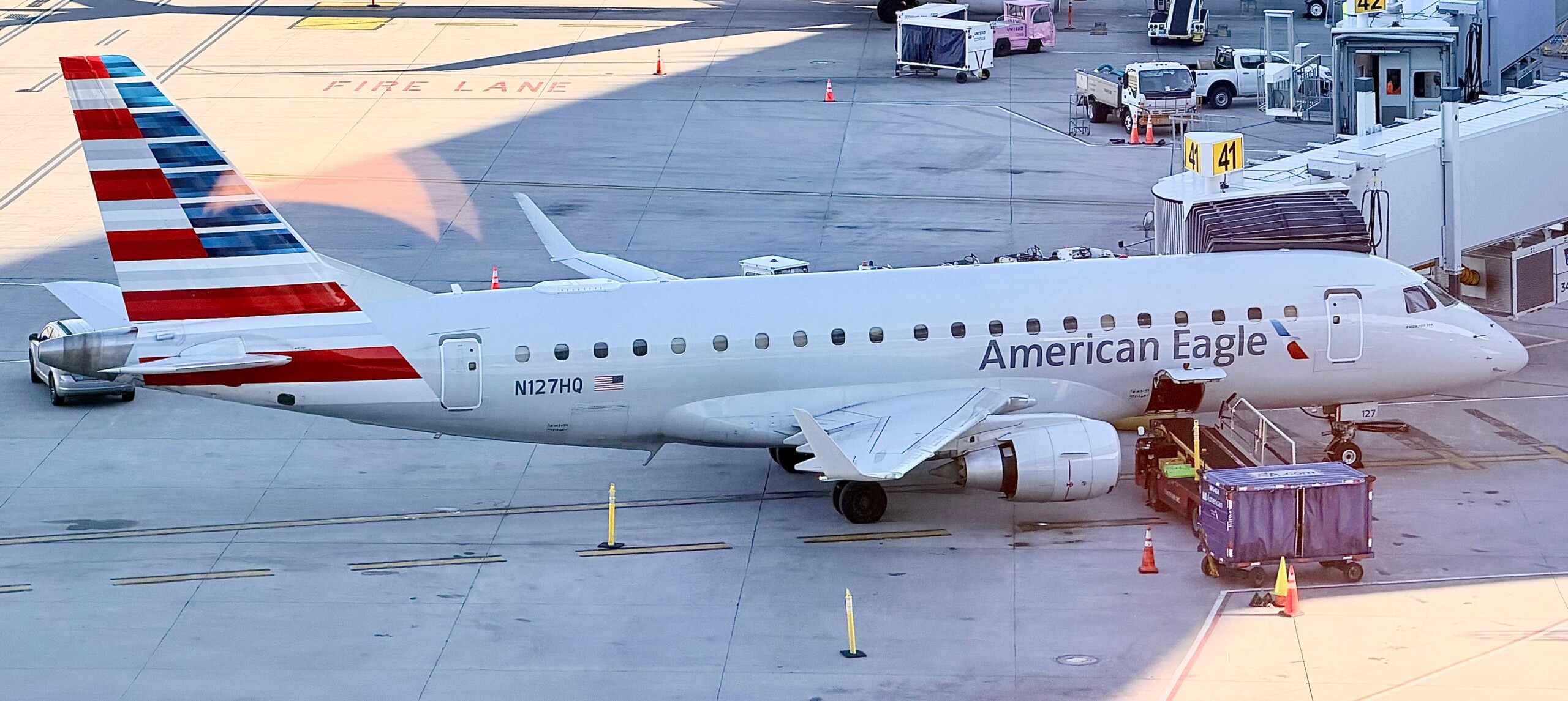 american airlines embraer 175 american airlines embraer 175