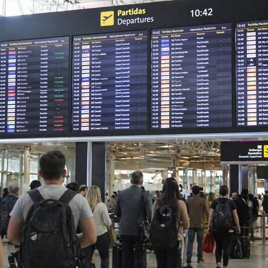 Tráfego aéreo no Brasil bate recorde de crescimento