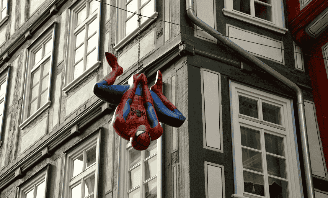 Roteiro para fãs do teioso: confira 5 lugares reais onde o Homem-Aranha fez história